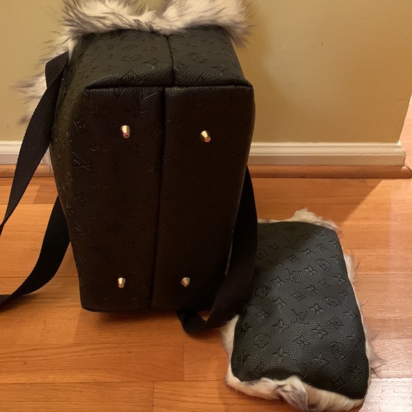 NWT designer inspired faux black leather with faux fur pet carrier. - Picture 8 of 10